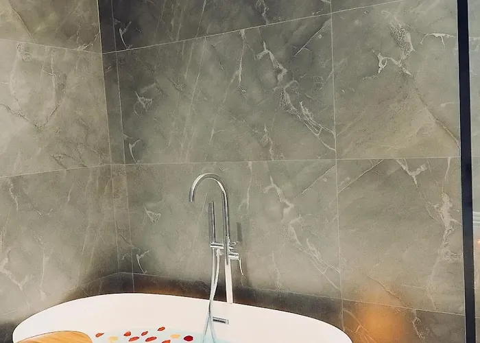 Luxe Aura * 티라나