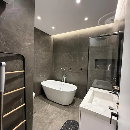 Luxe Aura Apartment *