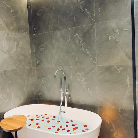 Luxe Aura * Tirana